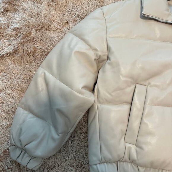 ABERCROMBIE NWT ULTRA CROPPED PUFFER JACKET - Picture 4 of 7